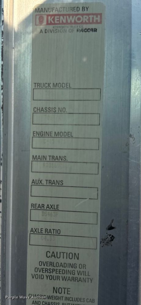 image for item OF9878 2003 Kenworth T800 semi truck