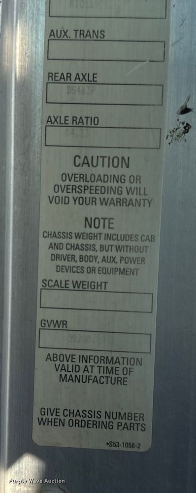 image for item OF9878 2003 Kenworth T800 semi truck