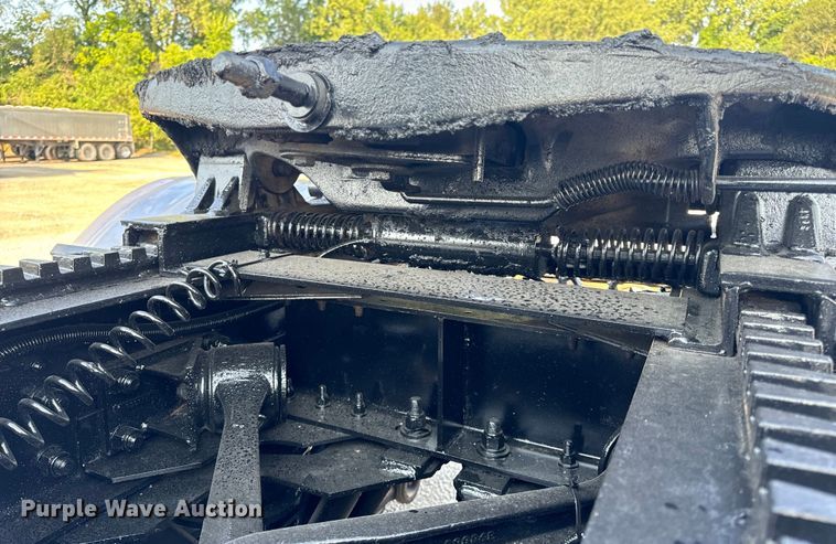 image for item OF9879 2003 Kenworth  T800 semi truck