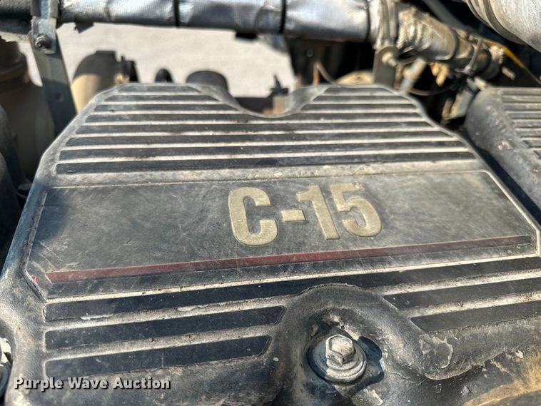 image for item OF9879 2003 Kenworth  T800 semi truck