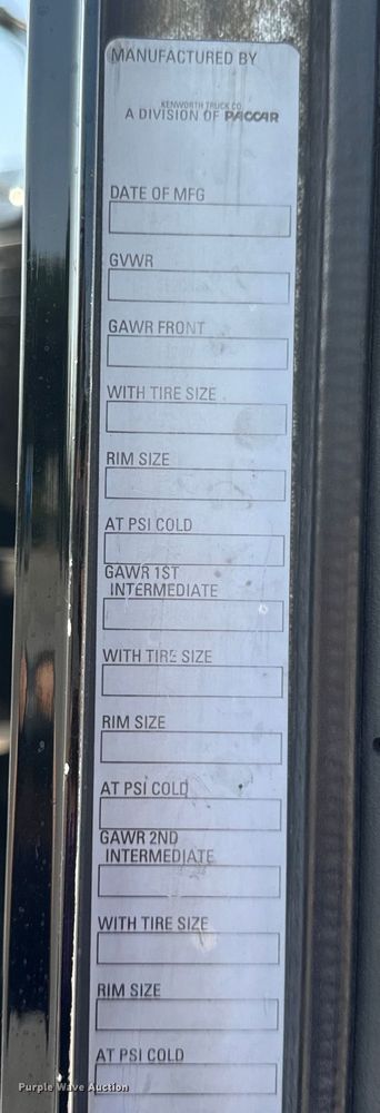 image for item OF9879 2003 Kenworth  T800 semi truck