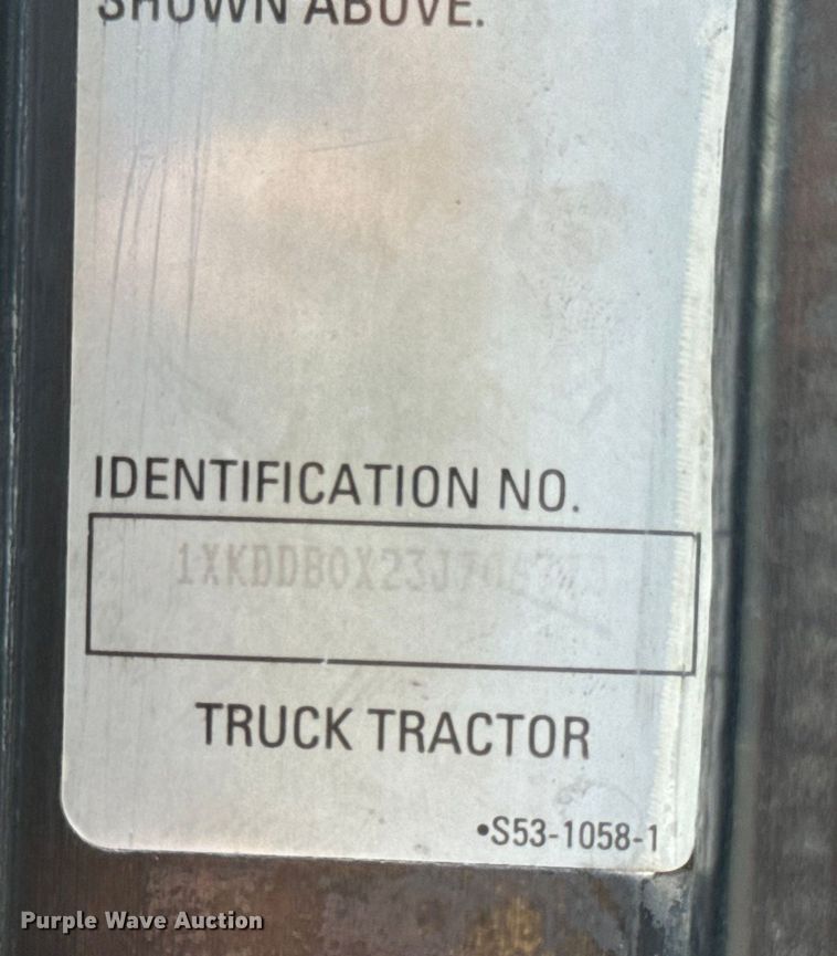 image for item OF9879 2003 Kenworth  T800 semi truck