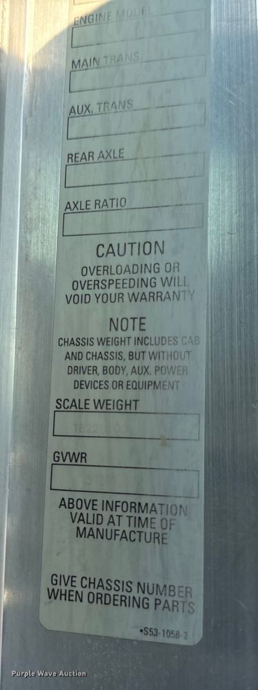 image for item OF9879 2003 Kenworth  T800 semi truck