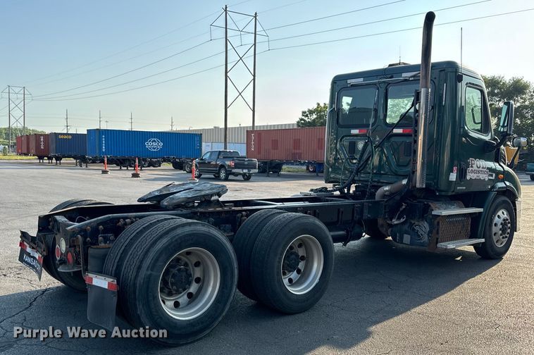 image for item OF9898 2012 Freightliner  Cascadia semi truck