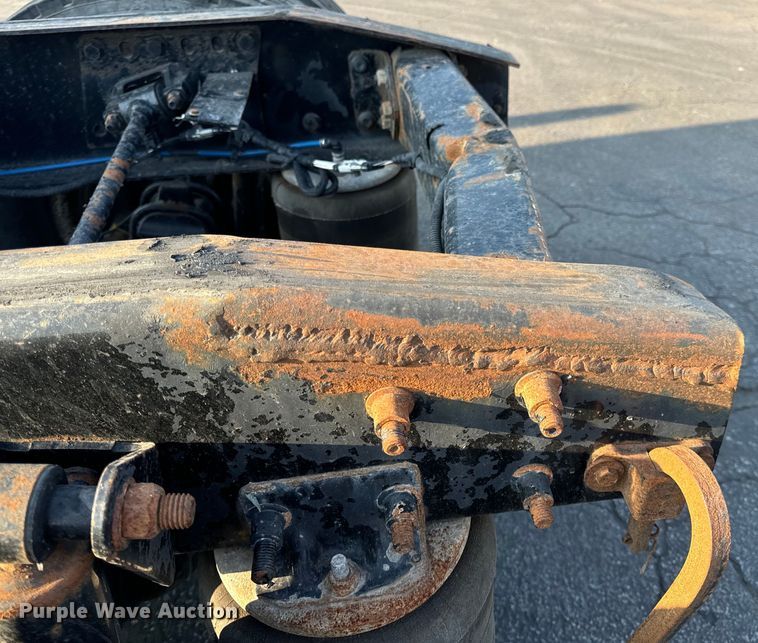 image for item OF9898 2012 Freightliner  Cascadia semi truck