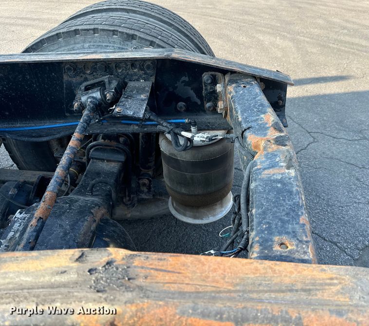 image for item OF9898 2012 Freightliner  Cascadia semi truck