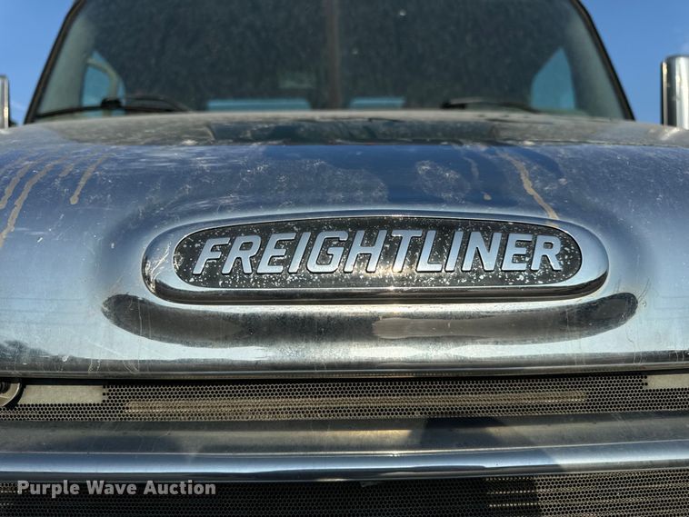image for item OF9898 2012 Freightliner  Cascadia semi truck