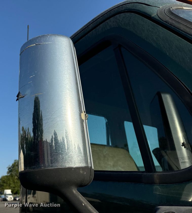 image for item OF9898 2012 Freightliner  Cascadia semi truck