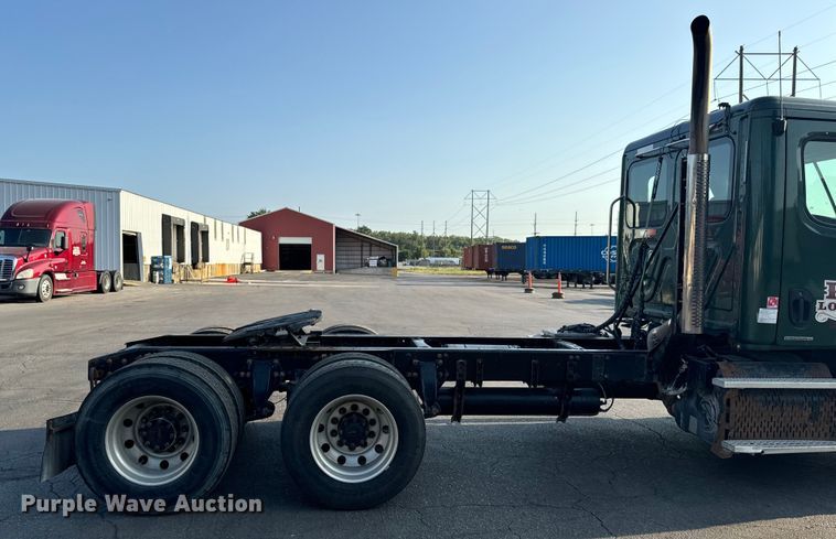 image for item OF9898 2012 Freightliner  Cascadia semi truck