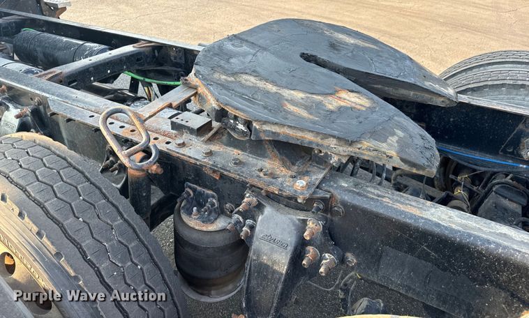 image for item OF9898 2012 Freightliner  Cascadia semi truck