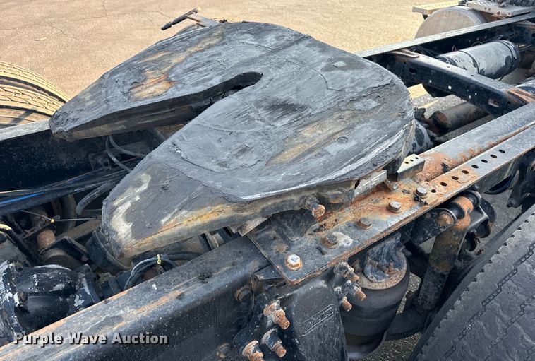 image for item OF9898 2012 Freightliner  Cascadia semi truck