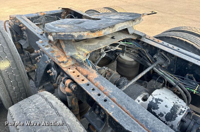 image for item OF9898 2012 Freightliner  Cascadia semi truck