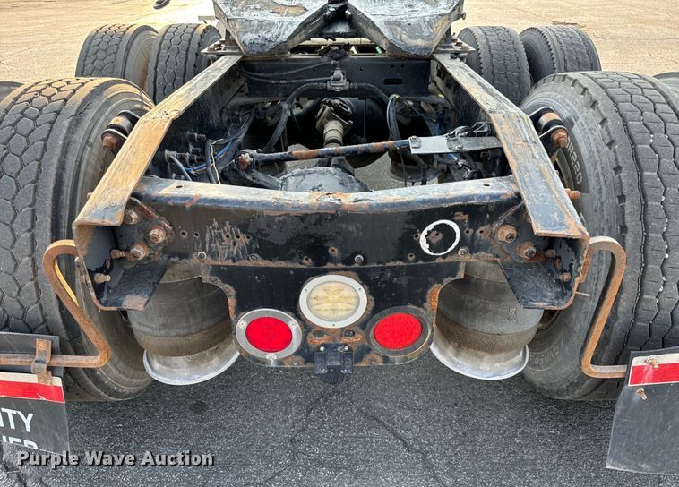 image for item OF9898 2012 Freightliner  Cascadia semi truck