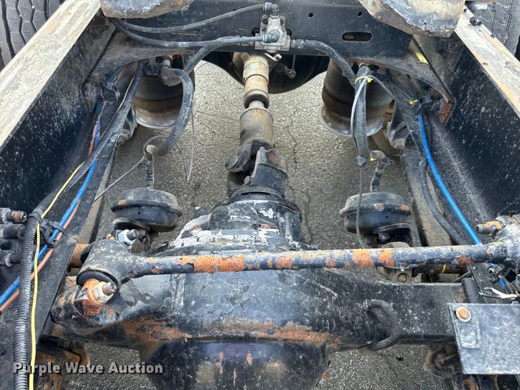 image for item OF9898 2012 Freightliner  Cascadia semi truck