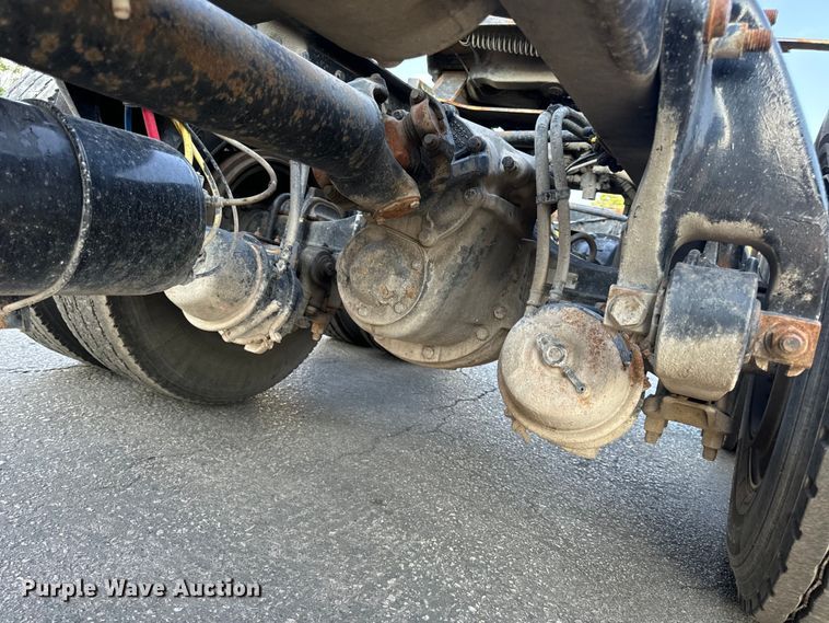 image for item OF9898 2012 Freightliner  Cascadia semi truck