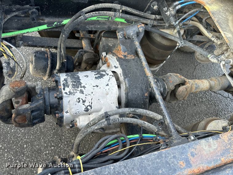 image for item OF9898 2012 Freightliner  Cascadia semi truck