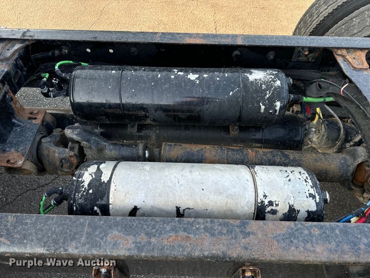 image for item OF9898 2012 Freightliner  Cascadia semi truck