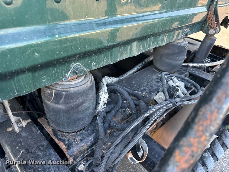 image for item OF9898 2012 Freightliner  Cascadia semi truck