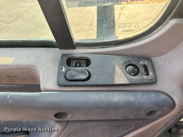 image for item OF9898 2012 Freightliner  Cascadia semi truck