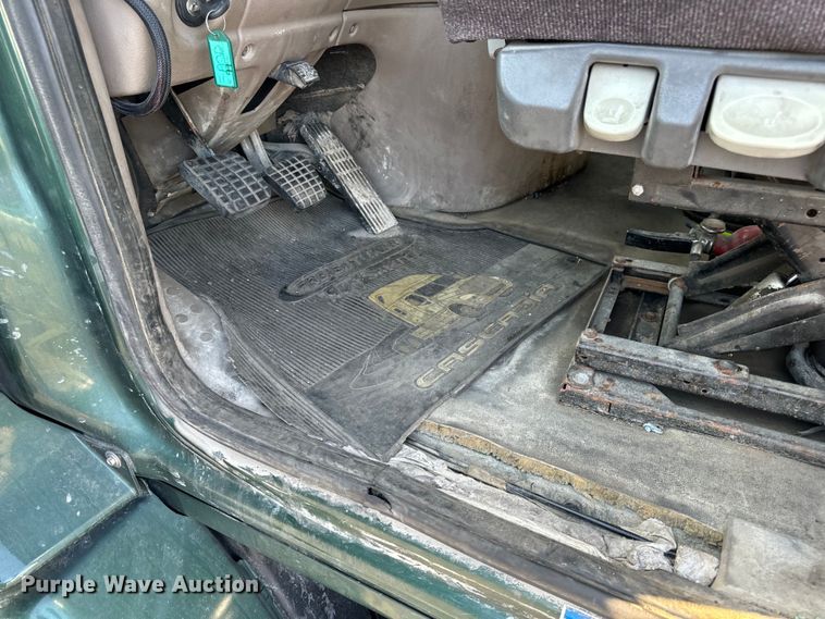 image for item OF9898 2012 Freightliner  Cascadia semi truck