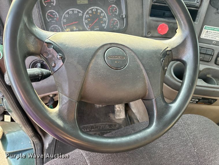 image for item OF9898 2012 Freightliner  Cascadia semi truck