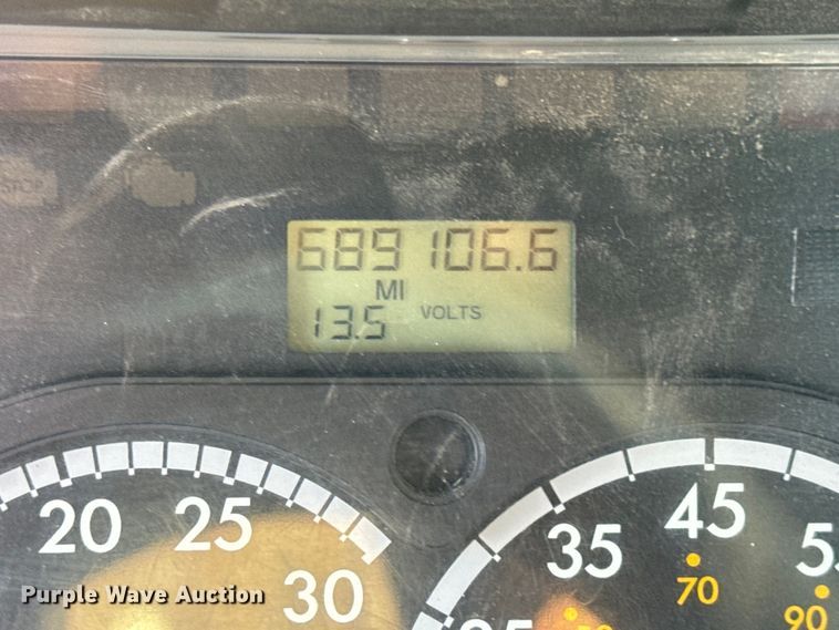 image for item OF9898 2012 Freightliner  Cascadia semi truck