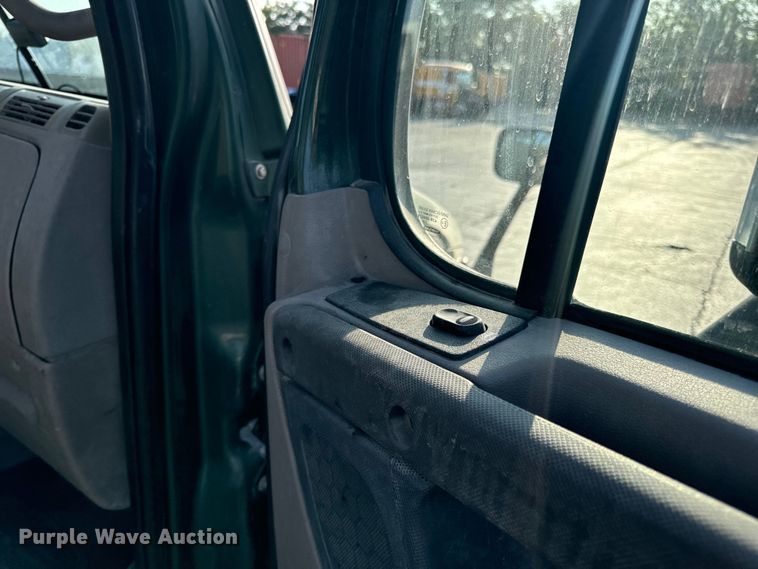 image for item OF9898 2012 Freightliner  Cascadia semi truck