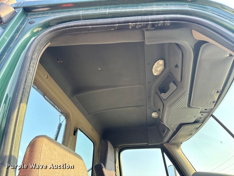 image for item OF9898 2012 Freightliner  Cascadia semi truck