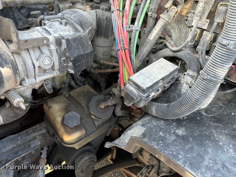 image for item OF9898 2012 Freightliner  Cascadia semi truck