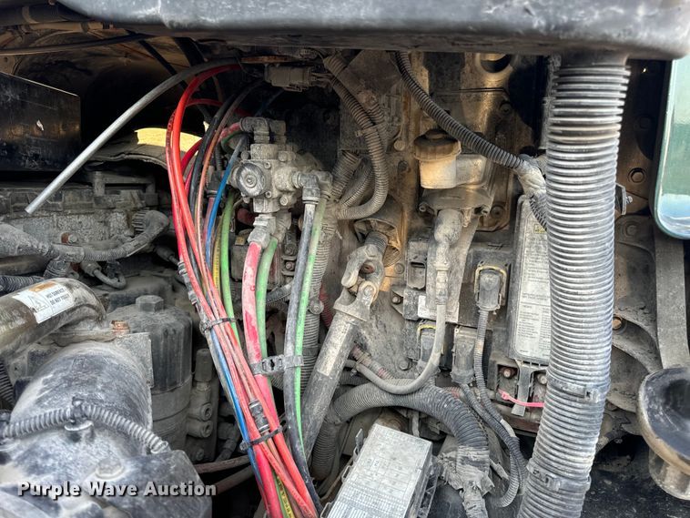 image for item OF9898 2012 Freightliner  Cascadia semi truck