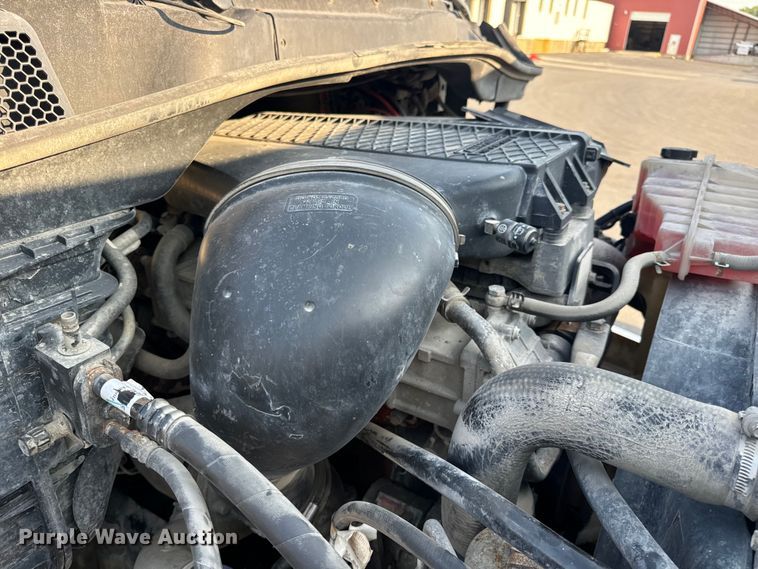 image for item OF9898 2012 Freightliner  Cascadia semi truck