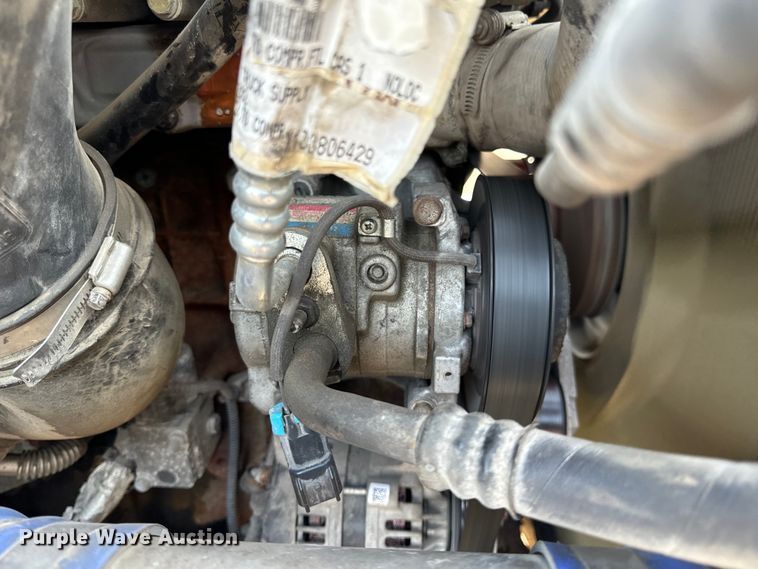 image for item OF9898 2012 Freightliner  Cascadia semi truck