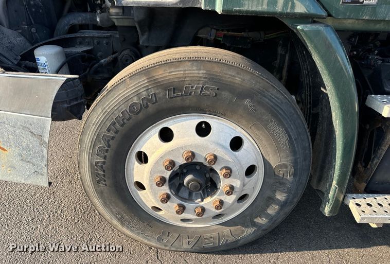 image for item OF9898 2012 Freightliner  Cascadia semi truck