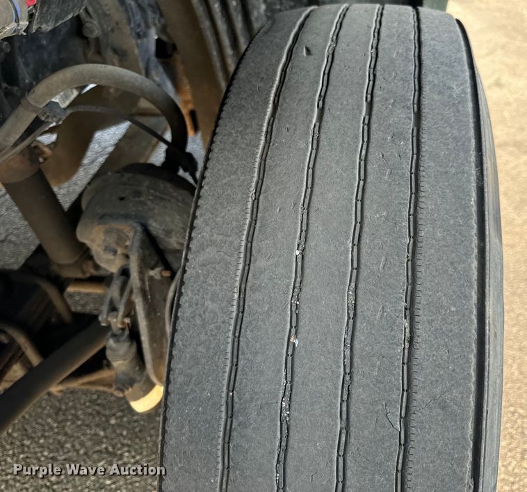 image for item OF9898 2012 Freightliner  Cascadia semi truck