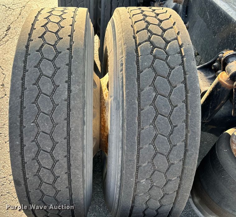 image for item OF9898 2012 Freightliner  Cascadia semi truck