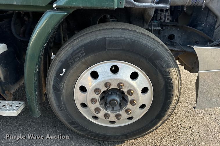 image for item OF9898 2012 Freightliner  Cascadia semi truck