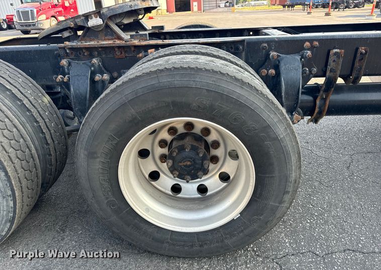 image for item OF9898 2012 Freightliner  Cascadia semi truck