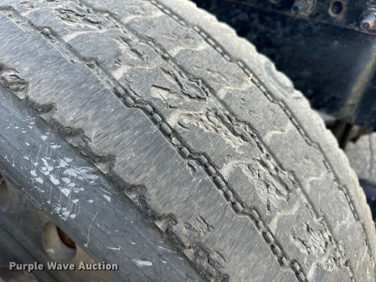 image for item OF9898 2012 Freightliner  Cascadia semi truck