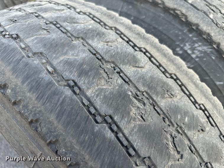 image for item OF9898 2012 Freightliner  Cascadia semi truck