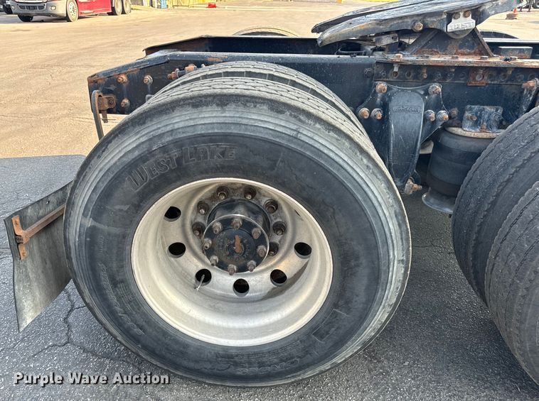 image for item OF9898 2012 Freightliner  Cascadia semi truck