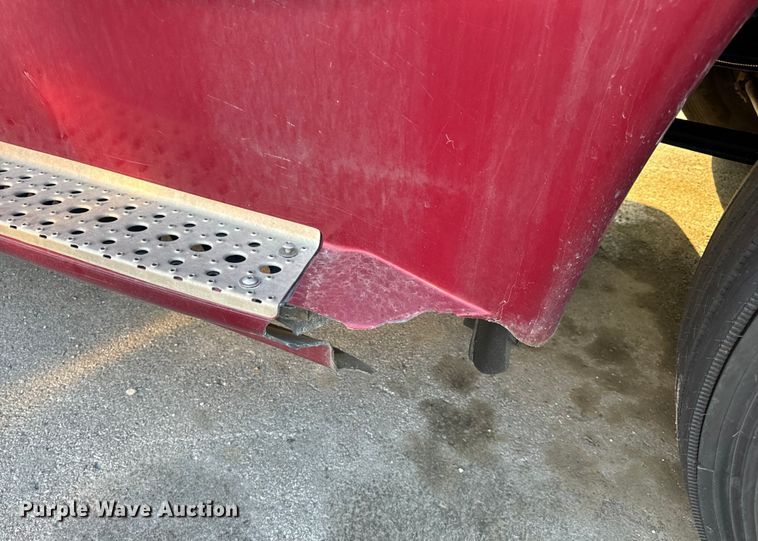 image for item OF9899 2015 Freightliner  Cascadia Evolution semi truck