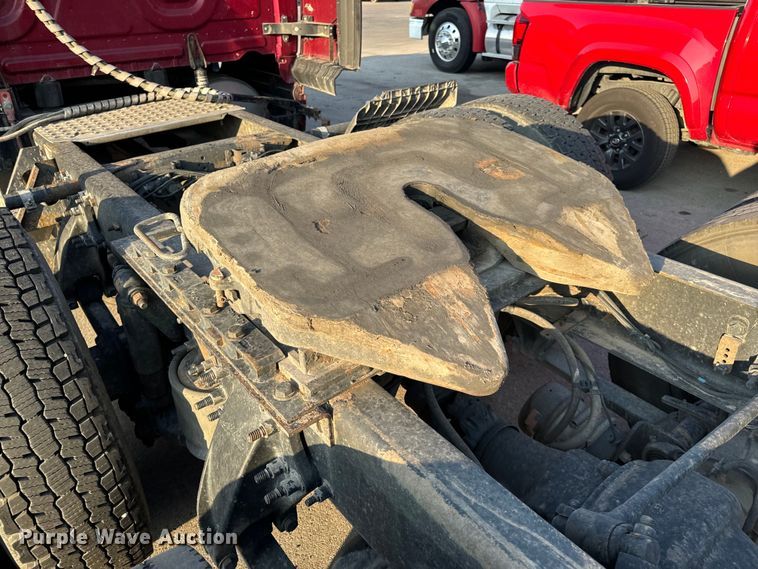 image for item OF9899 2015 Freightliner  Cascadia Evolution semi truck