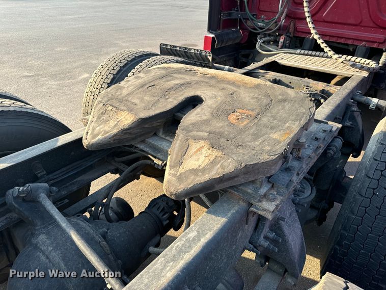 image for item OF9899 2015 Freightliner  Cascadia Evolution semi truck