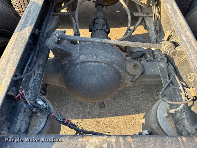 image for item OF9899 2015 Freightliner  Cascadia Evolution semi truck