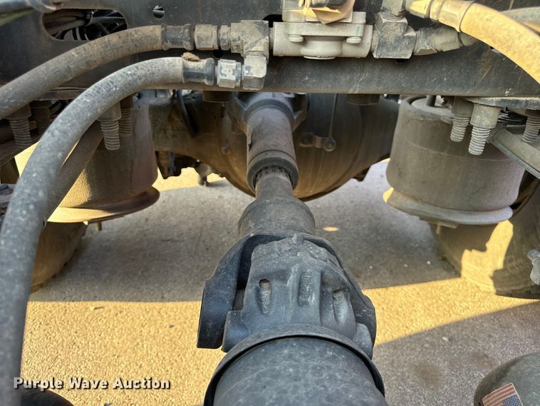 image for item OF9899 2015 Freightliner  Cascadia Evolution semi truck