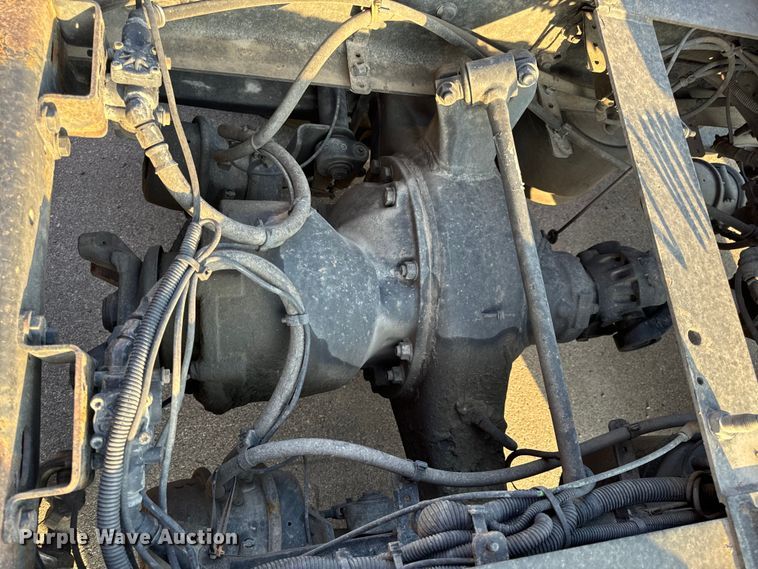 image for item OF9899 2015 Freightliner  Cascadia Evolution semi truck