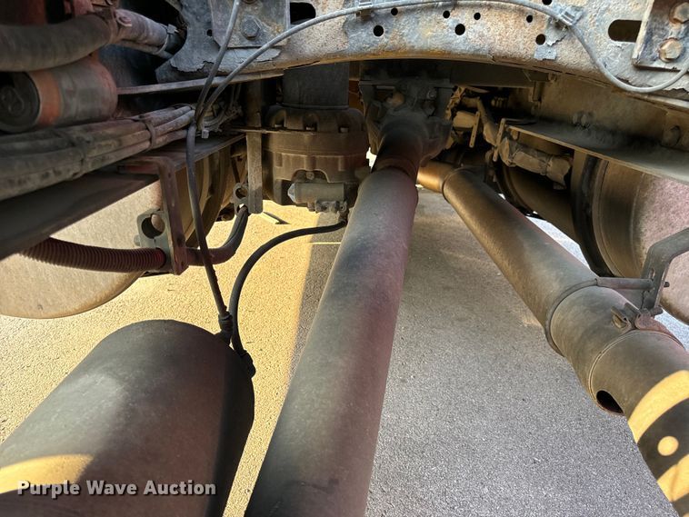 image for item OF9899 2015 Freightliner  Cascadia Evolution semi truck