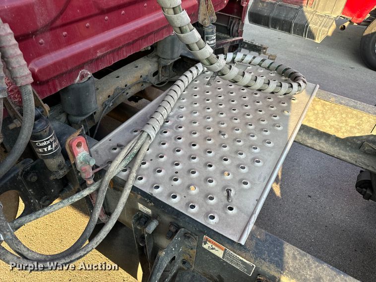 image for item OF9899 2015 Freightliner  Cascadia Evolution semi truck