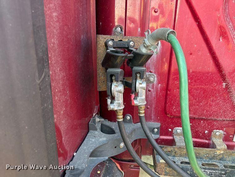 image for item OF9899 2015 Freightliner  Cascadia Evolution semi truck