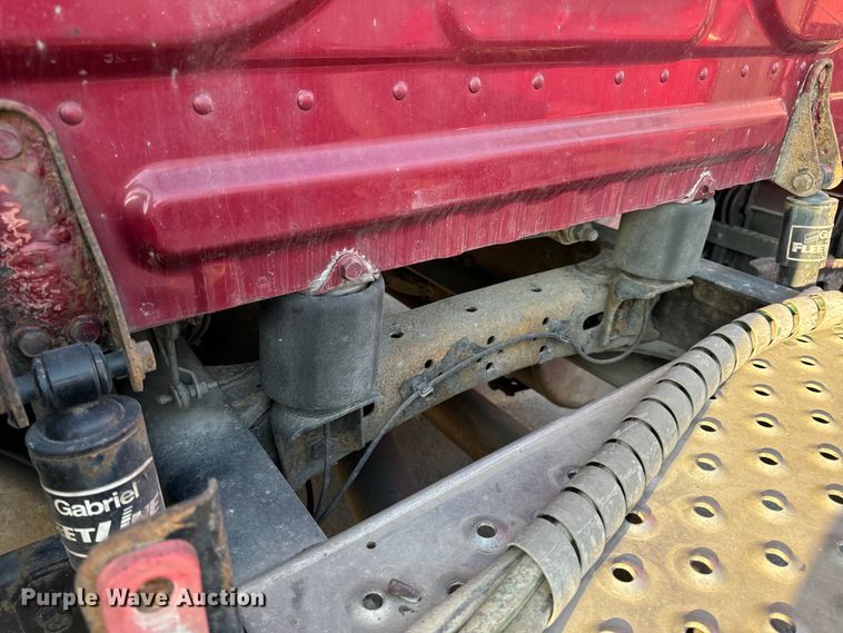 image for item OF9899 2015 Freightliner  Cascadia Evolution semi truck